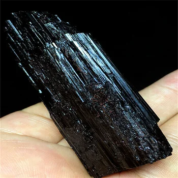 Prírodné čierny turmalín vzor crystal drsné drahokam